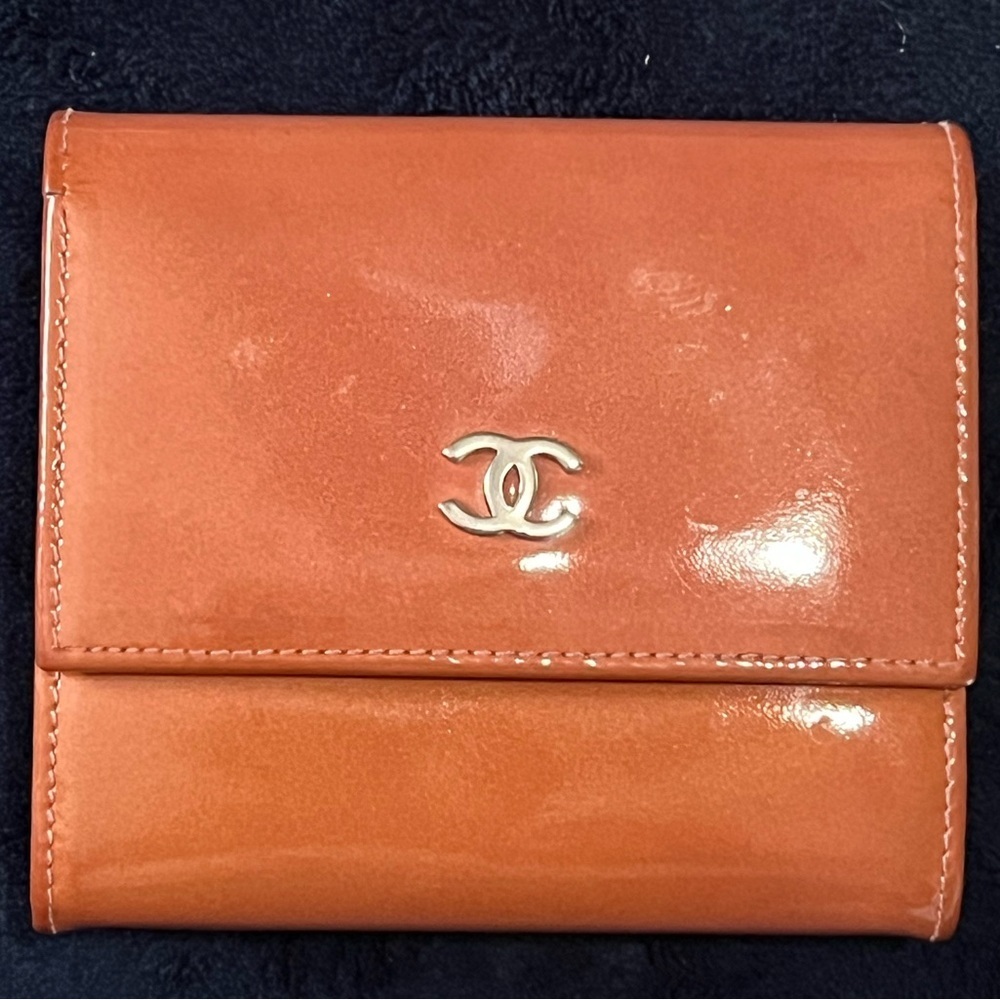 Chanel Vintage 2000-2002 Compact Wallet - Picture 2 of 15